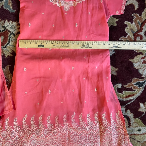Women’s shalwar kameez. Never worn. Coral colored with digital print . - Picture 11 of 12